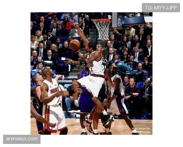 奥斯汀·里夫斯无球跑动提升三分出手效率明显拉开空间